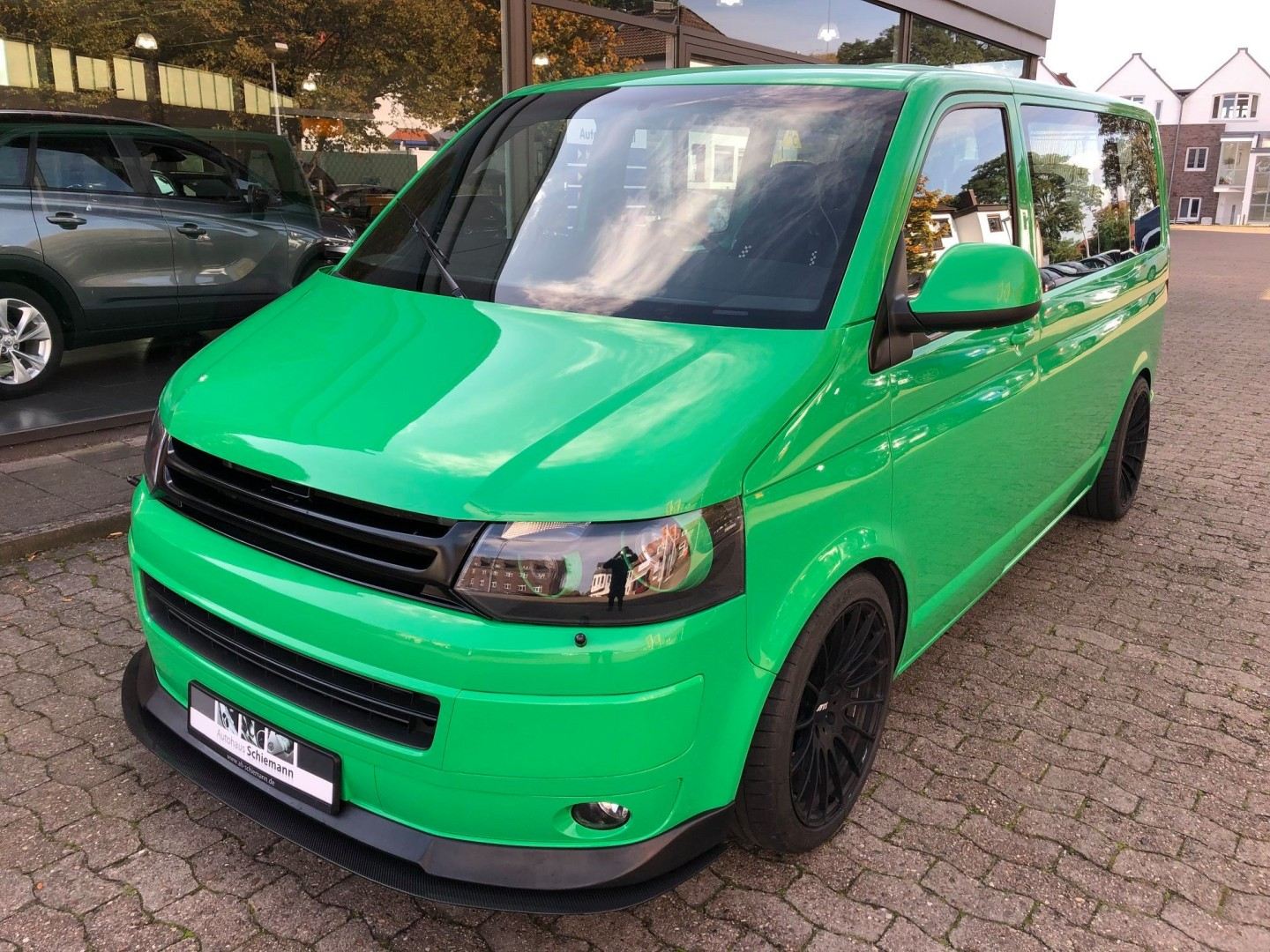 Esta Volkswagen T5 tiene corazón de Porsche 911 Turbo y se conduce como un McLaren F1