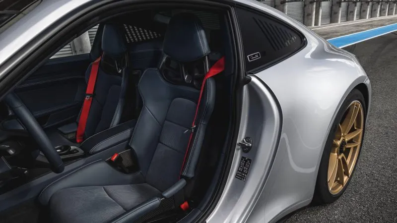 Porsche 911 Carrera GTS Le Mans Centenaire Edition 2023 (9)
